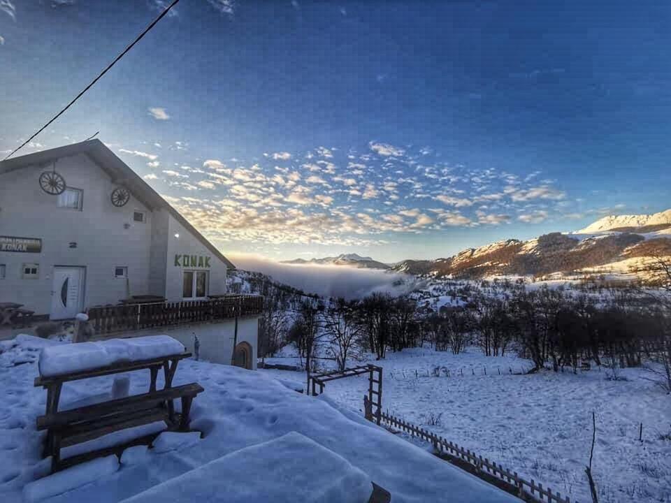 Konak Umoljani Bagian luar foto