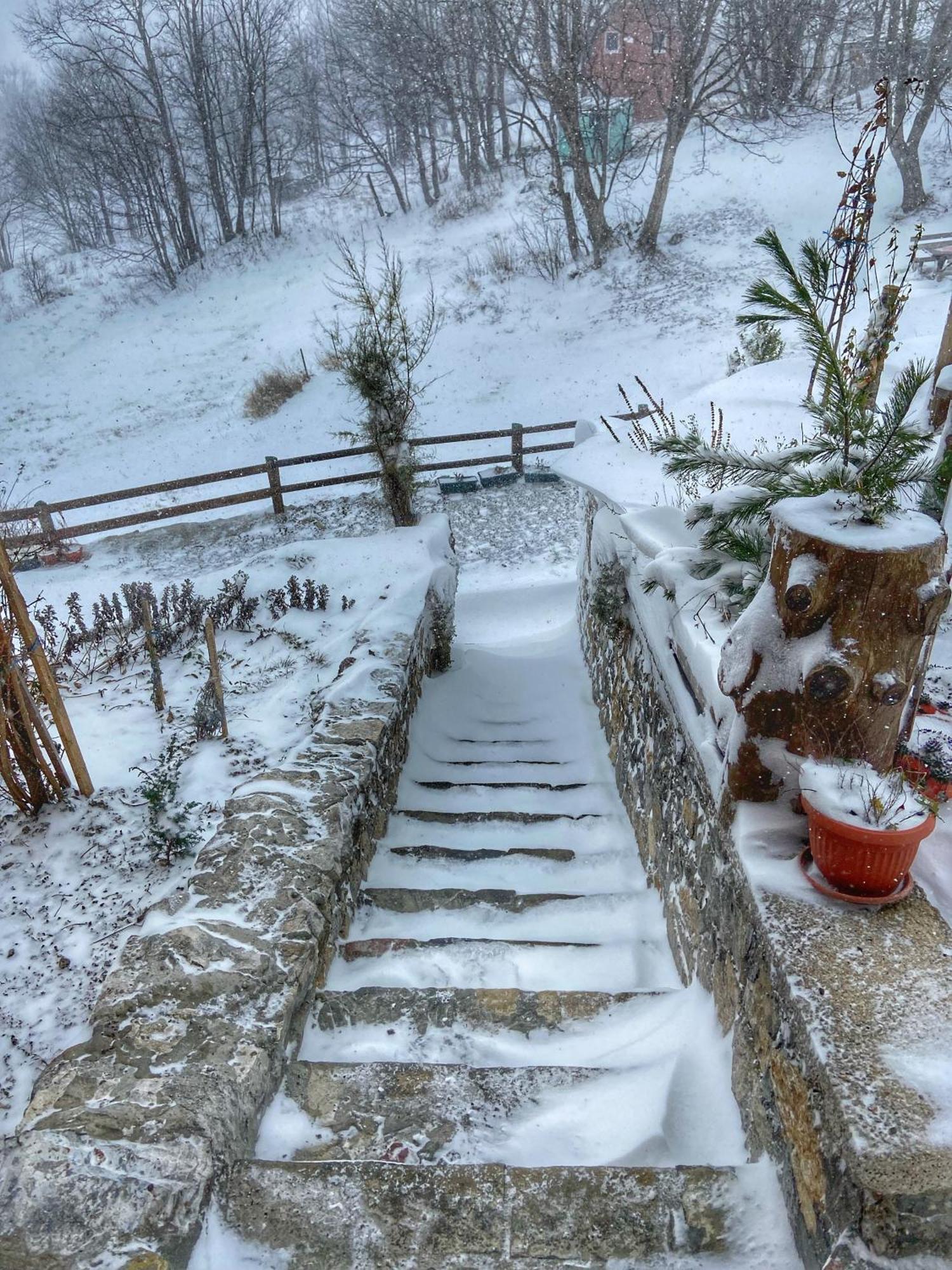 Konak Umoljani Bagian luar foto