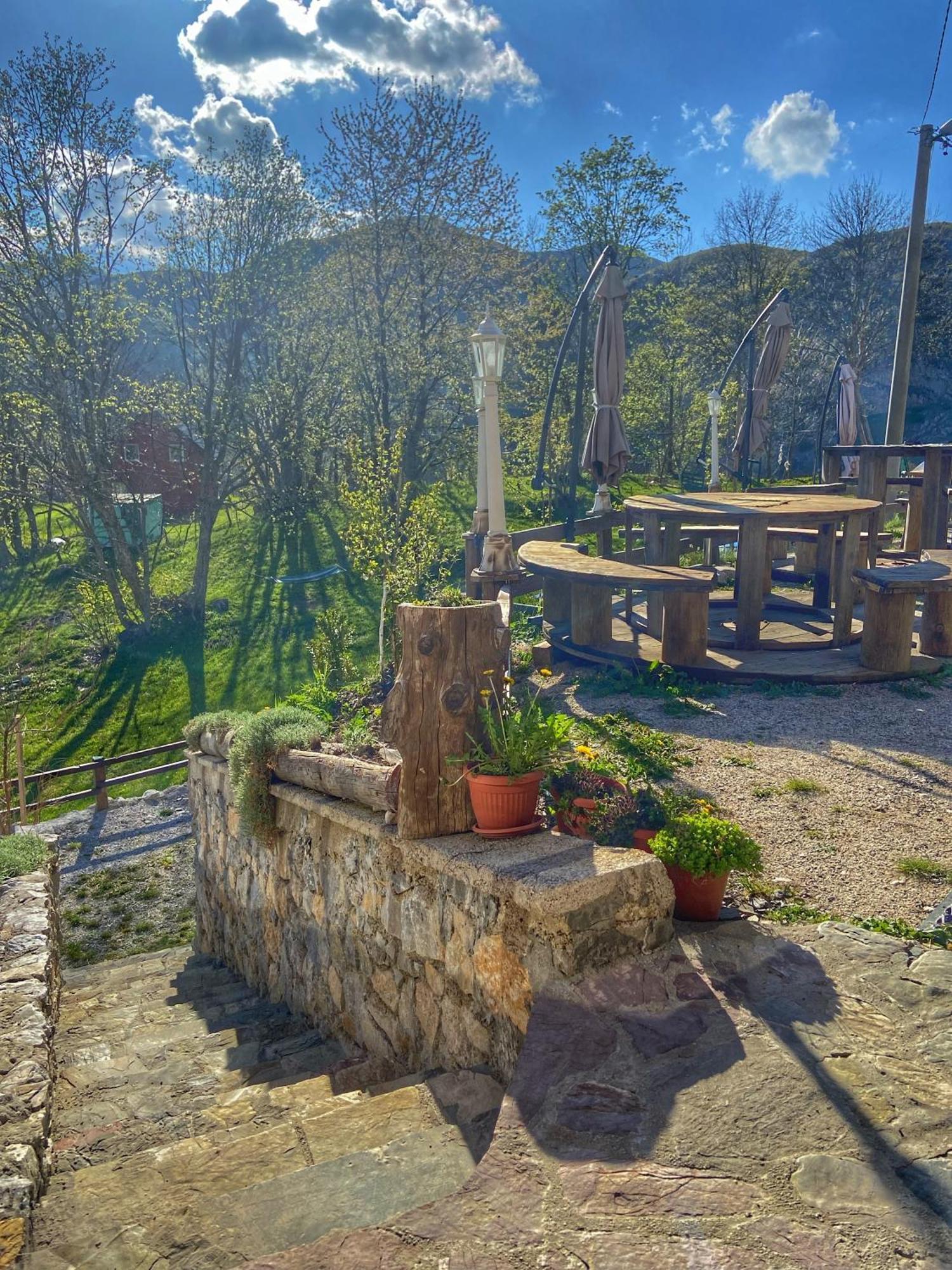 Konak Umoljani Bagian luar foto