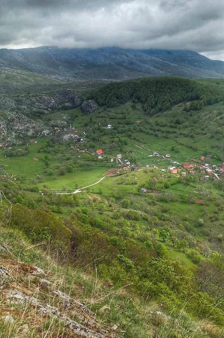 Konak Umoljani Bagian luar foto
